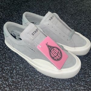 “Stray Logan grey/cream suede” skate shoes